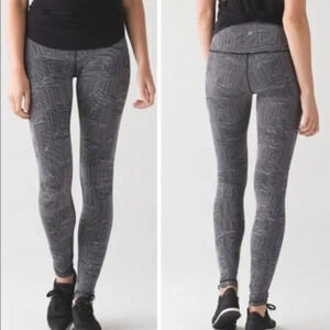 LULULEMON Wunder Under Maze High rise black/white Leggings Size 6 EUC